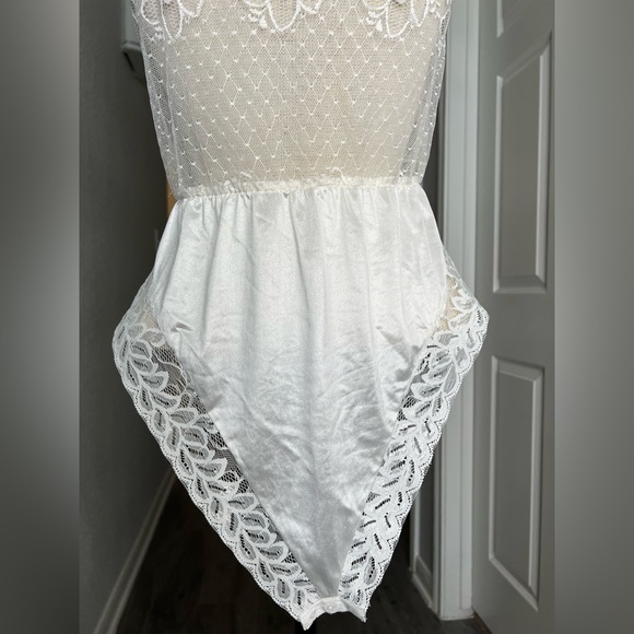 Vintage 80’s white Lace Teddy lingerie - Picture 5 of 9